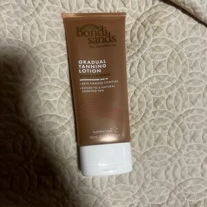 Bondi Sands Gradual Tanning Lotion - Brown and White